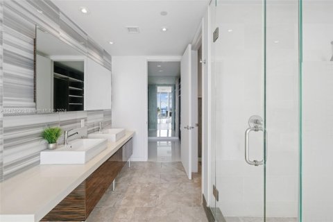 Condo in Miami, Florida, 2 bedrooms  № 1764926 - photo 22