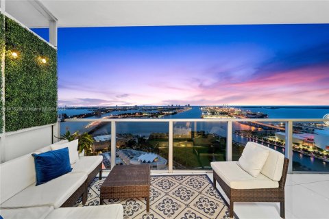Condo in Miami, Florida, 2 bedrooms  № 1764926 - photo 4