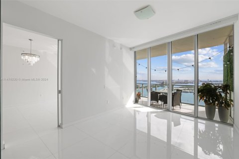 Condo in Miami, Florida, 2 bedrooms  № 1764926 - photo 17