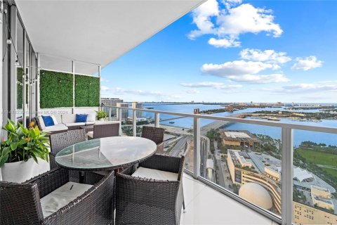 Condo in Miami, Florida, 2 bedrooms  № 1764926 - photo 2
