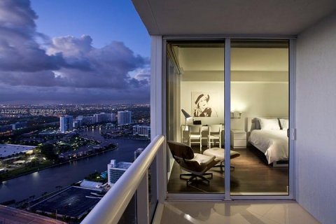 Condominio en alquiler en Hallandale Beach, Florida, 3 dormitorios, 145.95 m2 № 2145745 - foto 12