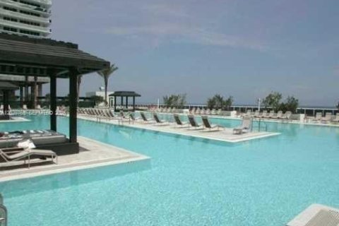 Condominio en alquiler en Hallandale Beach, Florida, 3 dormitorios, 145.95 m2 № 2145745 - foto 18