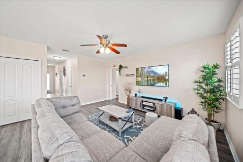 House in Auburndale, Florida 3 bedrooms, 130.53 sq.m. № 1745268 - photo 4
