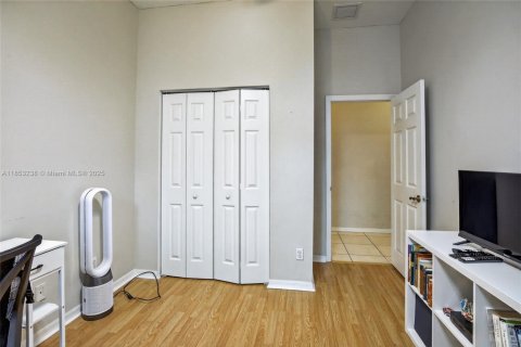 House in Weston, Florida 4 bedrooms, 201.78 sq.m. № 1874939 - photo 23
