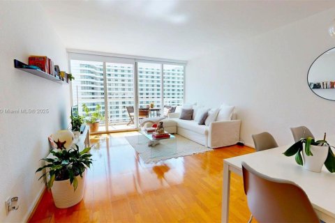 Купить кондоминиум в Майами-Бич, Флорида 1 спальня, 86.4м2, № 1958582 - фото 1