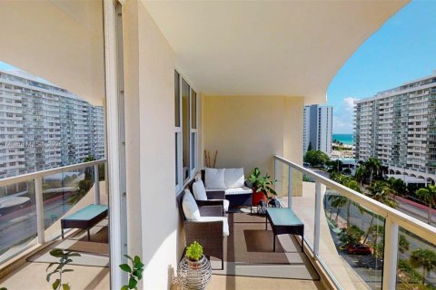 Купить кондоминиум в Майами-Бич, Флорида 1 спальня, 86.4м2, № 1958582 - фото 17