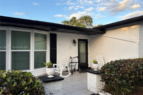 House in Lauderhill, Florida 2 bedrooms, 142.14 sq.m. № 2030959 - photo 4