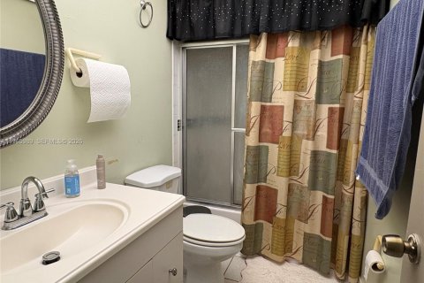 House in Lauderhill, Florida 2 bedrooms, 142.14 sq.m. № 2030959 - photo 8