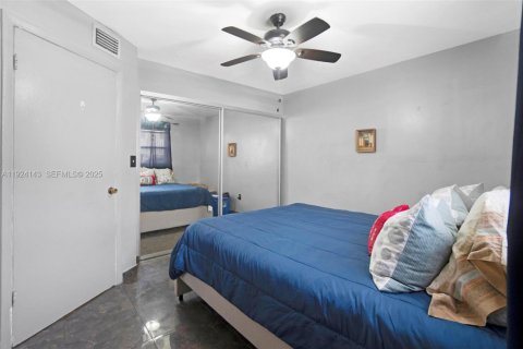 Condominio en venta en Hialeah, Florida, 2 dormitorios, 76.09 m2 № 2076972 - foto 17