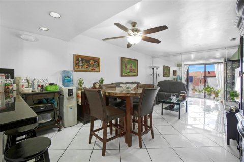 Condominio en venta en Hialeah, Florida, 2 dormitorios, 76.09 m2 № 2076972 - foto 13