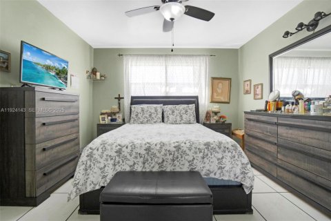 Condominio en venta en Hialeah, Florida, 2 dormitorios, 76.09 m2 № 2076972 - foto 21