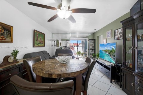 Condominio en venta en Hialeah, Florida, 2 dormitorios, 76.09 m2 № 2076972 - foto 14