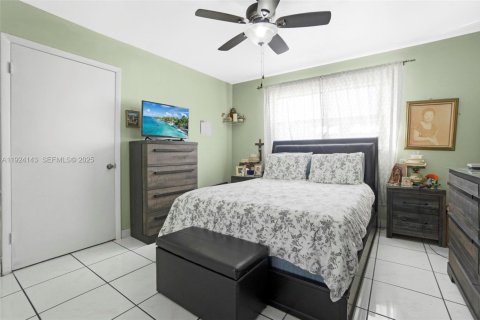 Condominio en venta en Hialeah, Florida, 2 dormitorios, 76.09 m2 № 2076972 - foto 19
