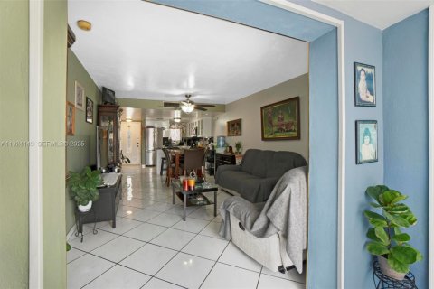 Condominio en venta en Hialeah, Florida, 2 dormitorios, 76.09 m2 № 2076972 - foto 27