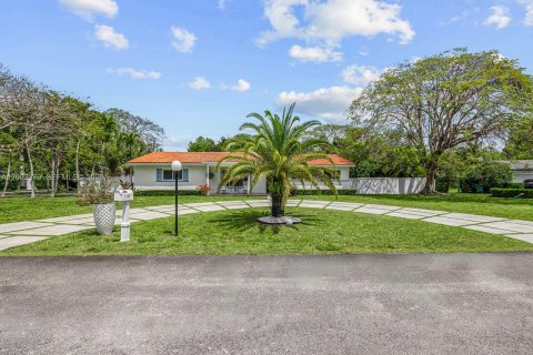 Дом в Майами, Флорида 5 спален, 206.34м2 № 2069304