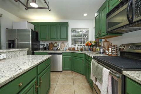 House in Apopka, Florida 3 bedrooms, 177.63 sq.m. № 2403669 - photo 14