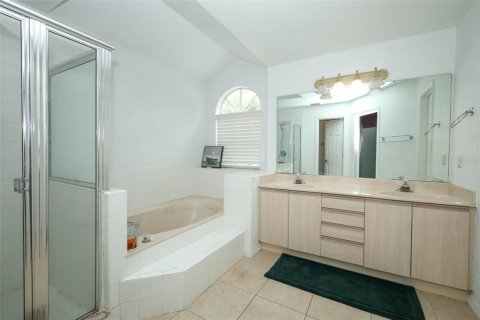 House in Apopka, Florida 3 bedrooms, 177.63 sq.m. № 2403669 - photo 24