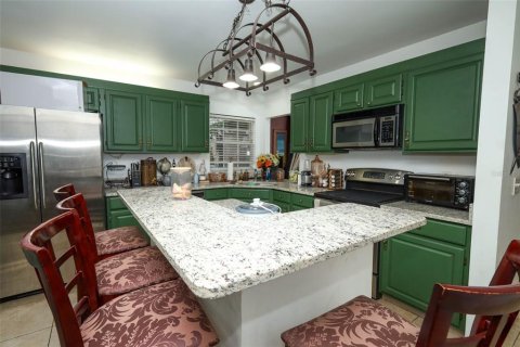House in Apopka, Florida 3 bedrooms, 177.63 sq.m. № 2403669 - photo 16