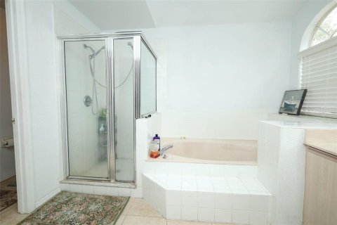 House in Apopka, Florida 3 bedrooms, 177.63 sq.m. № 2403669 - photo 25