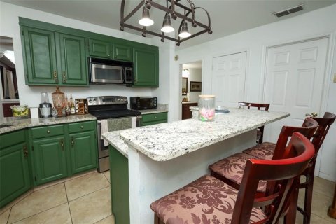 House in Apopka, Florida 3 bedrooms, 177.63 sq.m. № 2403669 - photo 15
