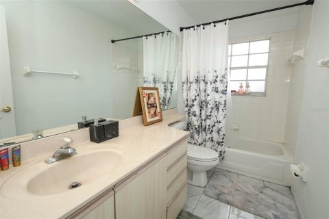House in Apopka, Florida 3 bedrooms, 177.63 sq.m. № 2403669 - photo 28