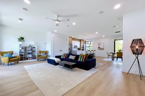 Touwnhouse à vendre à Tampa, Floride: 4 chambres, 249.54 m2 № 2377617 - photo 7