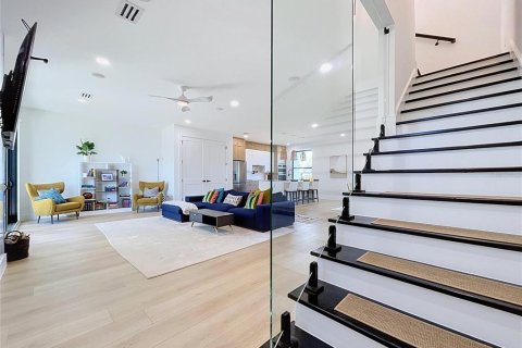 Touwnhouse à vendre à Tampa, Floride: 4 chambres, 249.54 m2 № 2377617 - photo 4