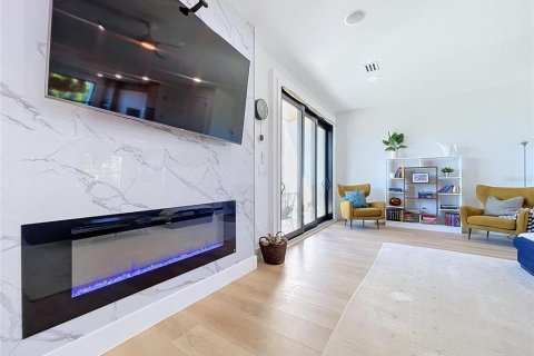 Touwnhouse à vendre à Tampa, Floride: 4 chambres, 249.54 m2 № 2377617 - photo 6