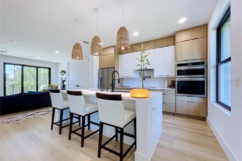 Touwnhouse à vendre à Tampa, Floride: 4 chambres, 249.54 m2 № 2377617 - photo 9