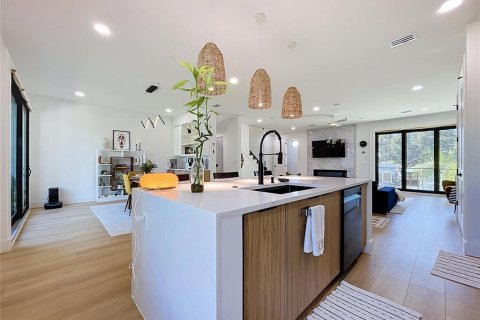 Touwnhouse à vendre à Tampa, Floride: 4 chambres, 249.54 m2 № 2377617 - photo 11