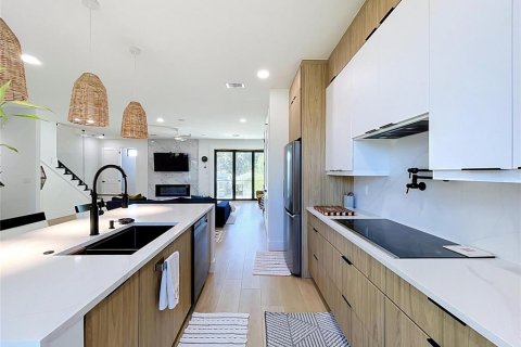 Touwnhouse à vendre à Tampa, Floride: 4 chambres, 249.54 m2 № 2377617 - photo 12