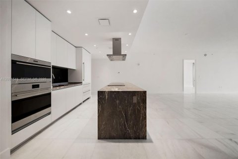 Купить кондоминиум в Майами, Флорида 2 спальни, 218.04м2, № 2170256 - фото 20