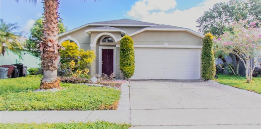 House in Apopka, Florida 3 bedrooms, 153.85 sq.m. № 1913705