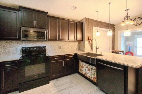 House in Apopka, Florida 3 bedrooms, 153.85 sq.m. № 1913705 - photo 12