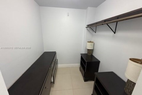 Condo in Miami, Florida, 2 bedrooms № 2066771 - photo 7