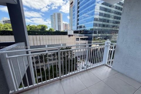 Condo in Miami, Florida, 2 bedrooms № 2066771 - photo 2