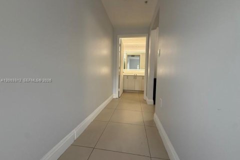 Condo in Miami, Florida, 2 bedrooms № 2066771 - photo 3
