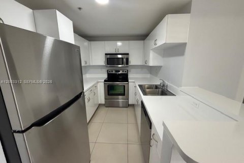 Condo in Miami, Florida, 2 bedrooms № 2066771 - photo 4