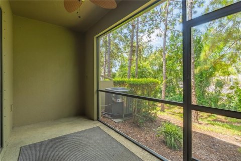Townhouse in Saint Petersburg, Florida 3 bedrooms, 140 sq.m. № 1853173 - photo 12