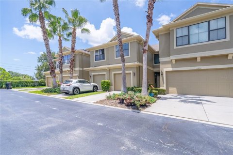 Townhouse in Saint Petersburg, Florida 3 bedrooms, 140 sq.m. № 1853173 - photo 1