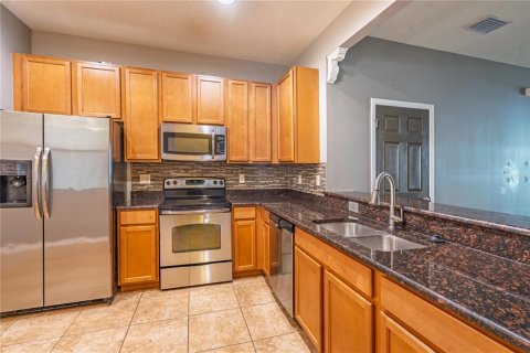 Townhouse in Saint Petersburg, Florida 3 bedrooms, 140 sq.m. № 1853173 - photo 8