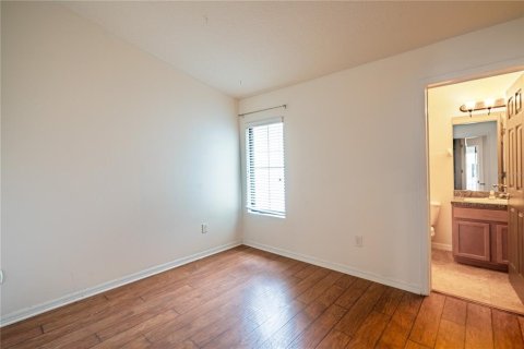 Townhouse in Saint Petersburg, Florida 3 bedrooms, 140 sq.m. № 1853173 - photo 24