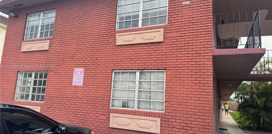 Condo in Hialeah, Florida, 2 bedrooms  № 1839402