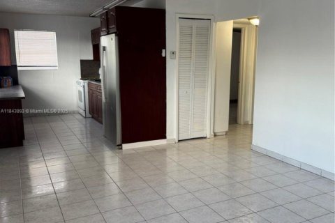 Condo in Hialeah, Florida, 2 bedrooms  № 1839402 - photo 3
