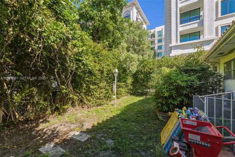 Commercial property in Coral Gables, Florida № 1987090 - photo 11