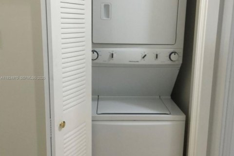 Снять в аренду виллу или дом в Хайалиа, Флорида 3 спальни, 167.22м2, № 1987951 - фото 15