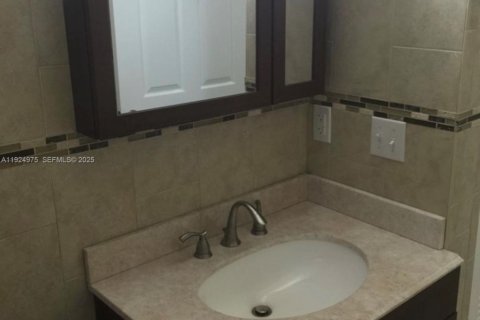 Снять в аренду виллу или дом в Хайалиа, Флорида 3 спальни, 167.22м2, № 1987951 - фото 7