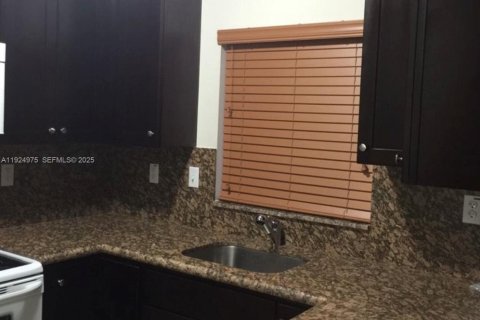 Снять в аренду виллу или дом в Хайалиа, Флорида 3 спальни, 167.22м2, № 1987951 - фото 5