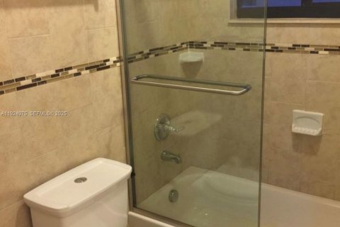 Снять в аренду виллу или дом в Хайалиа, Флорида 3 спальни, 167.22м2, № 1987951 - фото 8