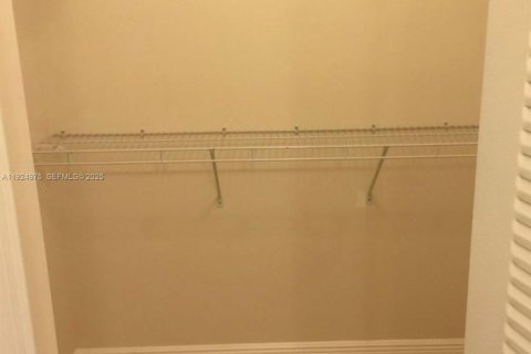 Снять в аренду виллу или дом в Хайалиа, Флорида 3 спальни, 167.22м2, № 1987951 - фото 13